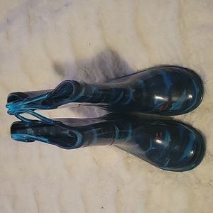 Boys Western Chief rainboots, size 12 with sharks! Still light up